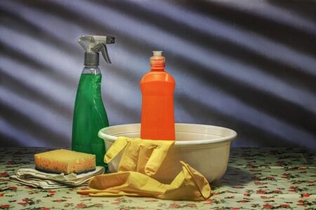 Pulizie domestiche contro il Covid-19: la guida del Ministero per l’uso di disinfettanti e detergenti